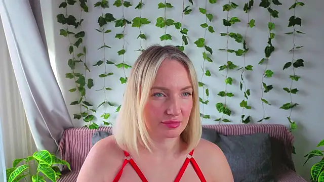 MonikFoxi online show from April 2026 03:57:02 AM