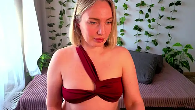 MonikFoxi online show from April 2026 04:05:02 AM