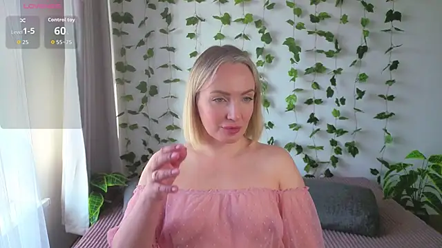 MonikFoxi online show from April 2026 04:04:02 AM