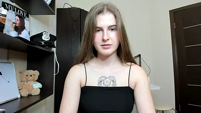 Snapshot of OhMyAlice chatting on June 2026 06:56:01 PM OhMyAlice online show from June 2026 06:56:01 PM