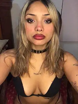 lolavixenn online show from April 2026 05:25:01 PM