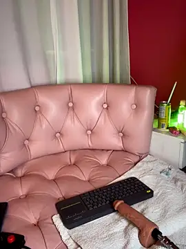 LeylaKnox online show from April 2026 07:17:01 PM