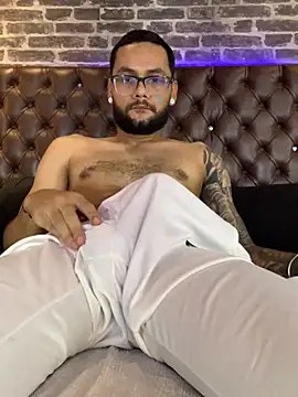 KyleJoss30 online show from April 2026 07:58:02 PM