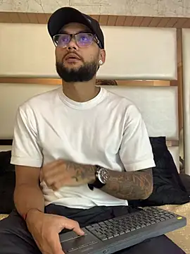 KyleJoss30 online show from April 2026 09:32:01 PM