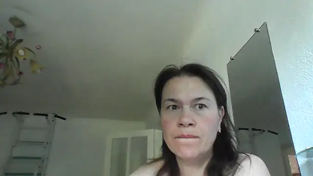 Snapshot of Selena_Moo chatting on July 2026 04:32:02 AM Selena Moo online show from July 2026 04:32:02 AM