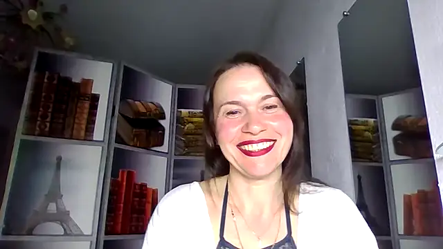 Selena Moo online show from March 2026 04:40:01 PM