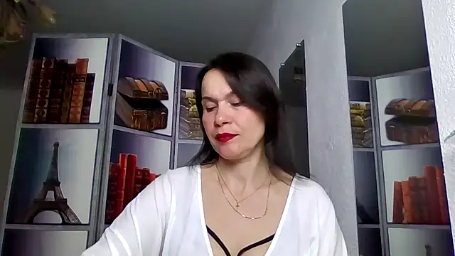 Selena Moo online show from April 2026 12:28:02 PM