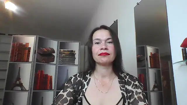 Snapshot of Selena_Moo chatting on July 2026 08:10:02 AM Selena Moo online show from July 2026 08:10:02 AM