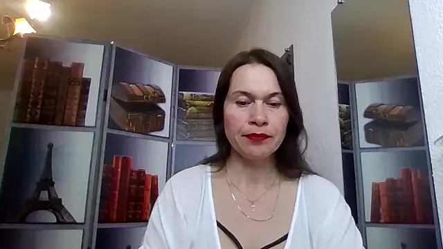 Selena Moo online show from April 2026 07:31:02 PM