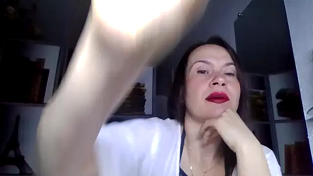 Selena Moo online show from March 2026 05:28:01 AM