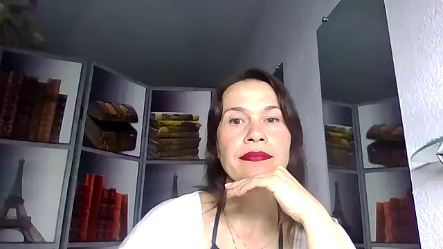Selena Moo online show from March 2026 07:45:02 PM