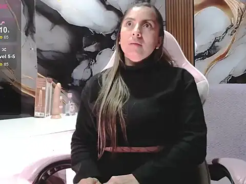 Snapshot of HELLEN_MARK chatting on April 2026 11:00:01 AM HELLEN MARK online show from April 2026 11:00:01 AM