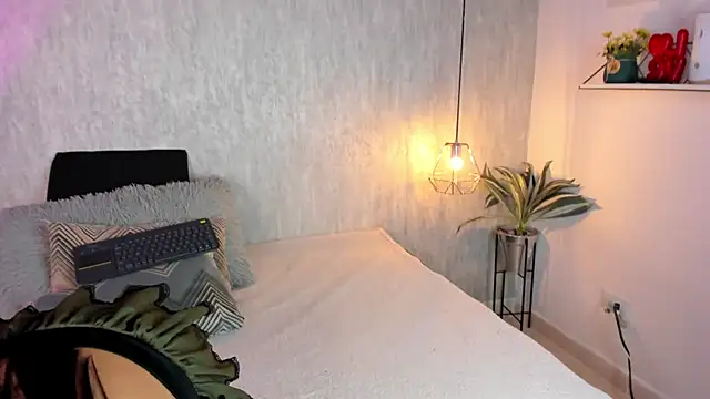 Agatha Zc  online show from April 2026 12:01:02 PM