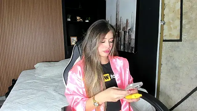 EmilyJohnsoon online show from May 2026 10:51:02 PM