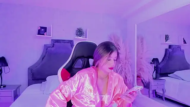 EmilyJohnsoon online show from April 2026 02:47:02 PM