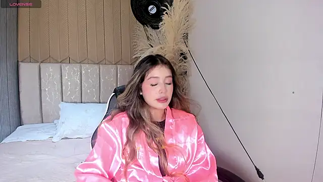 EmilyJohnsoon online show from May 2026 08:30:02 PM