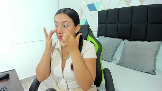 Snapshot of kira_relish chatting on April 2026 11:17:01 AM kira relish online show from April 2026 11:17:01 AM