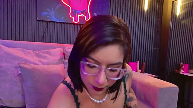 HannaMiller01  online show from April 2026 08:06:01 PM
