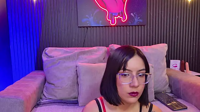 HannaMiller01  online show from March 2026 07:45:02 PM