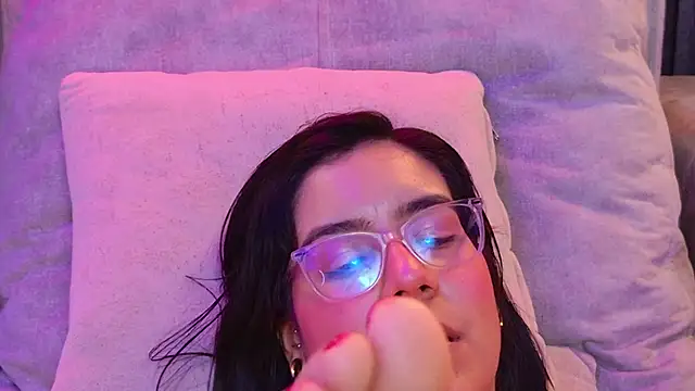 HannaMiller01  online show from April 2026 06:10:01 PM