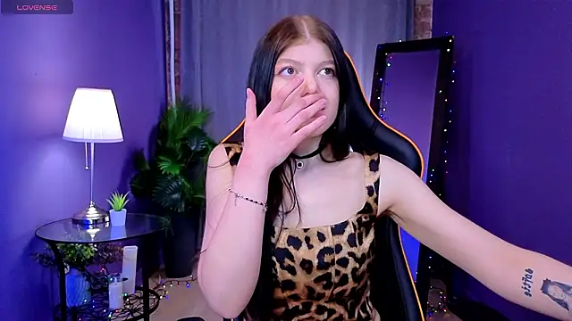 Snapshot of Softeach chatting on March 2026 03:02:01 PM Softeach online show from March 2026 03:02:01 PM