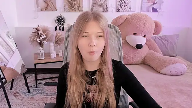 LunasFrost online show from April 2026 08:16:01 AM