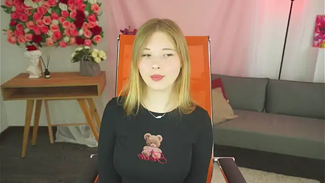 LunasFrost online show from April 2026 10:21:02 AM