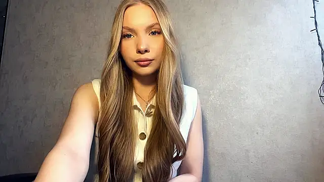 CarolineNine online show from April 2026 02:12:02 PM