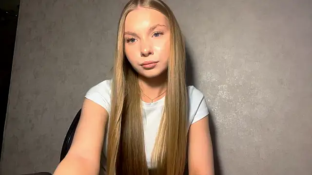 CarolineNine online show from April 2026 03:38:01 PM