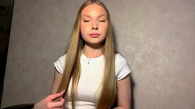 CarolineNine online show from April 2026 03:26:01 PM