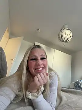 Softpeach402 online show from March 2026 07:52:01 AM