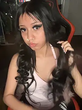 Snapshot of makeDollywet chatting on April 2026 07:19:01 PM makeDollywet online show from April 2026 07:19:01 PM