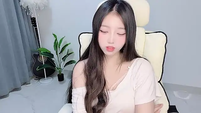 Yukiy8877 online show from April 2026 10:05:02 PM