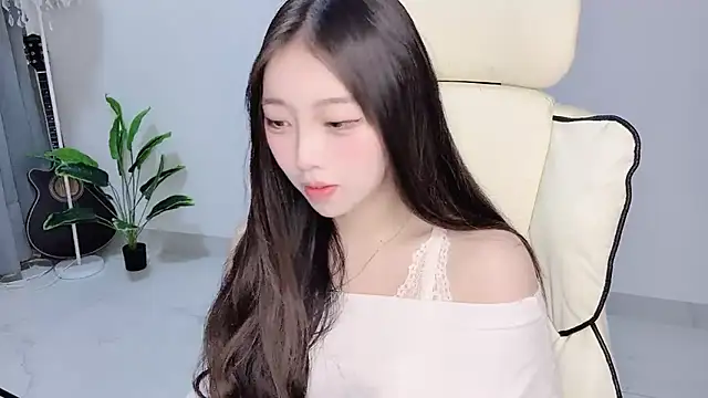 Yukiy8877 online show from April 2026 11:25:02 AM