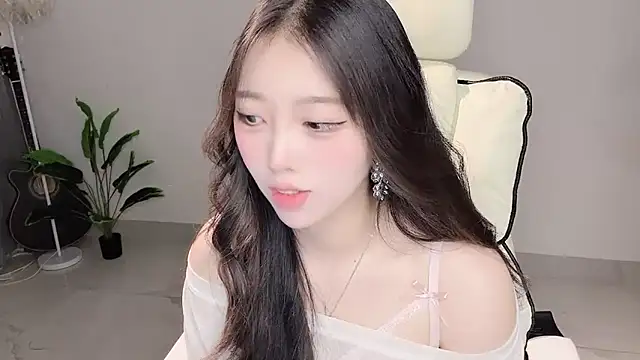 Yukiy8877 online show from April 2026 10:32:01 AM