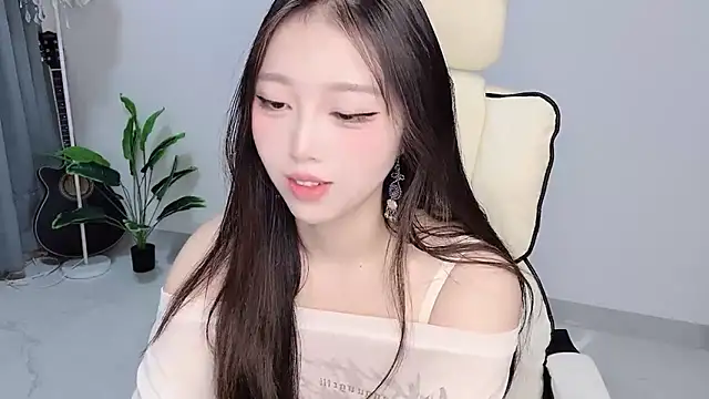 Yukiy8877 online show from April 2026 09:49:02 AM