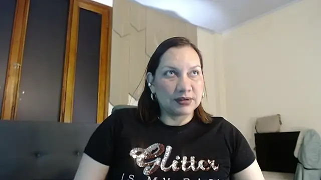 mia coral1 online show from April 2026 03:23:01 AM