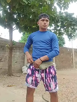 Snapshot of HOTRAINYGOLDEN chatting on April 2026 11:33:01 AM HOTRAINYGOLDEN online show from April 2026 11:33:01 AM