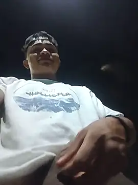 Snapshot of HOTRAINYGOLDEN chatting on April 2026 02:24:01 AM HOTRAINYGOLDEN online show from April 2026 02:24:01 AM