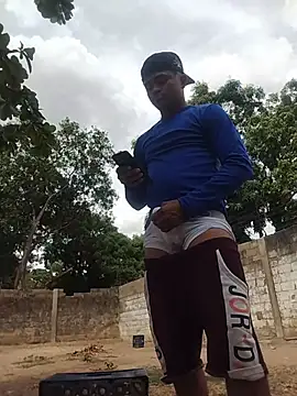 Snapshot of HOTRAINYGOLDEN chatting on April 2026 06:25:02 PM HOTRAINYGOLDEN online show from April 2026 06:25:02 PM