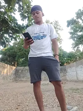 Snapshot of HOTRAINYGOLDEN chatting on March 2026 11:10:01 AM HOTRAINYGOLDEN online show from March 2026 11:10:01 AM