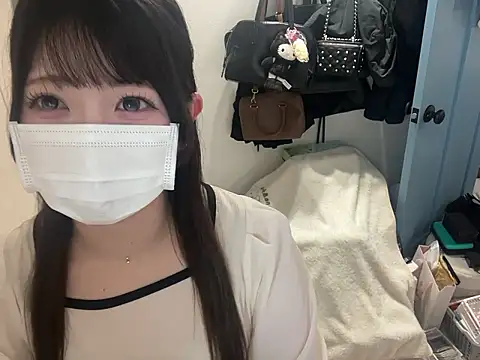 y-u-r-a-33 online show from May 2026 10:17:01 PM