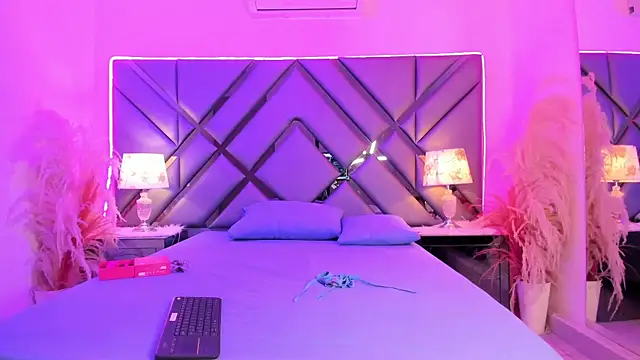 khathieeBelle online show from April 2026 06:42:02 PM