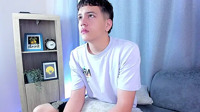 dennis hills online show from April 2026 12:12:02 PM