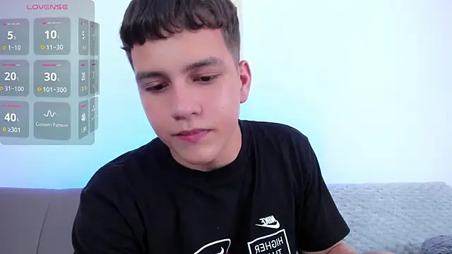 dennis hills online show from April 2026 08:04:02 PM