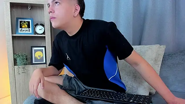 dennis hills online show from March 2026 12:39:02 PM