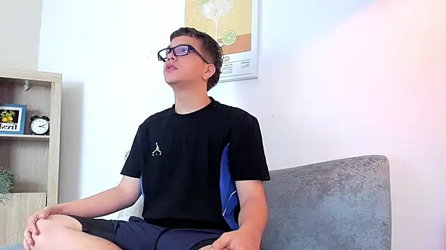 dennis hills online show from March 2026 12:37:02 PM