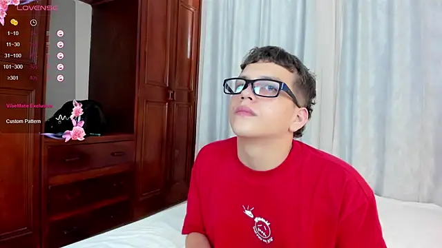 dennis hills online show from April 2026 07:21:02 PM