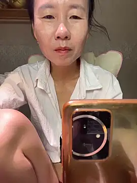 lilysister66 online show from April 2026 06:18:01 AM