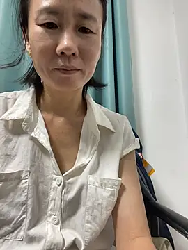 lilysister66 online show from June 2026 08:20:01 PM